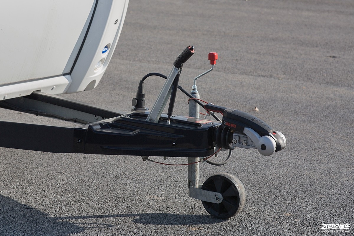 英国百丽d4,发现4拖挂式房车