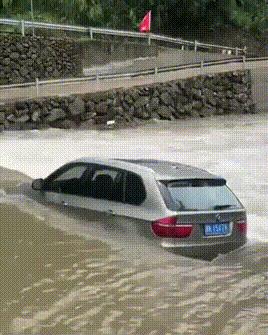 搞笑gif妹子的内心是崩溃的,搞笑gif妹子原来是个逗比