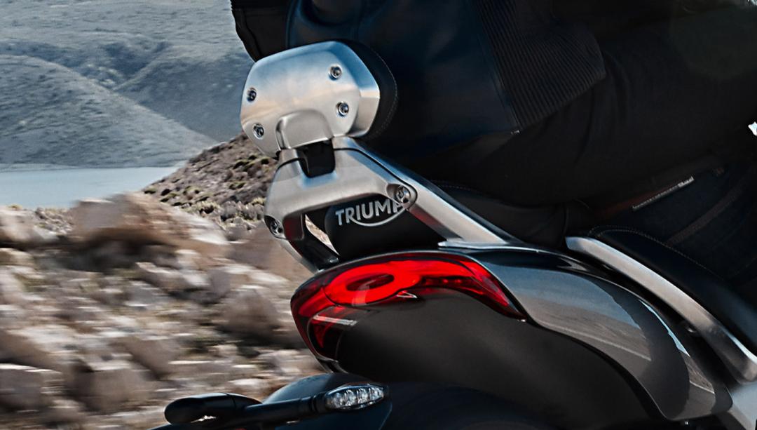 2万至3万双缸公认最好摩托车,2500cc三缸凯旋火箭