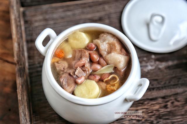 陈小春亲自做催奶汤，200港币买白胡椒，应采儿：希望能催多点奶