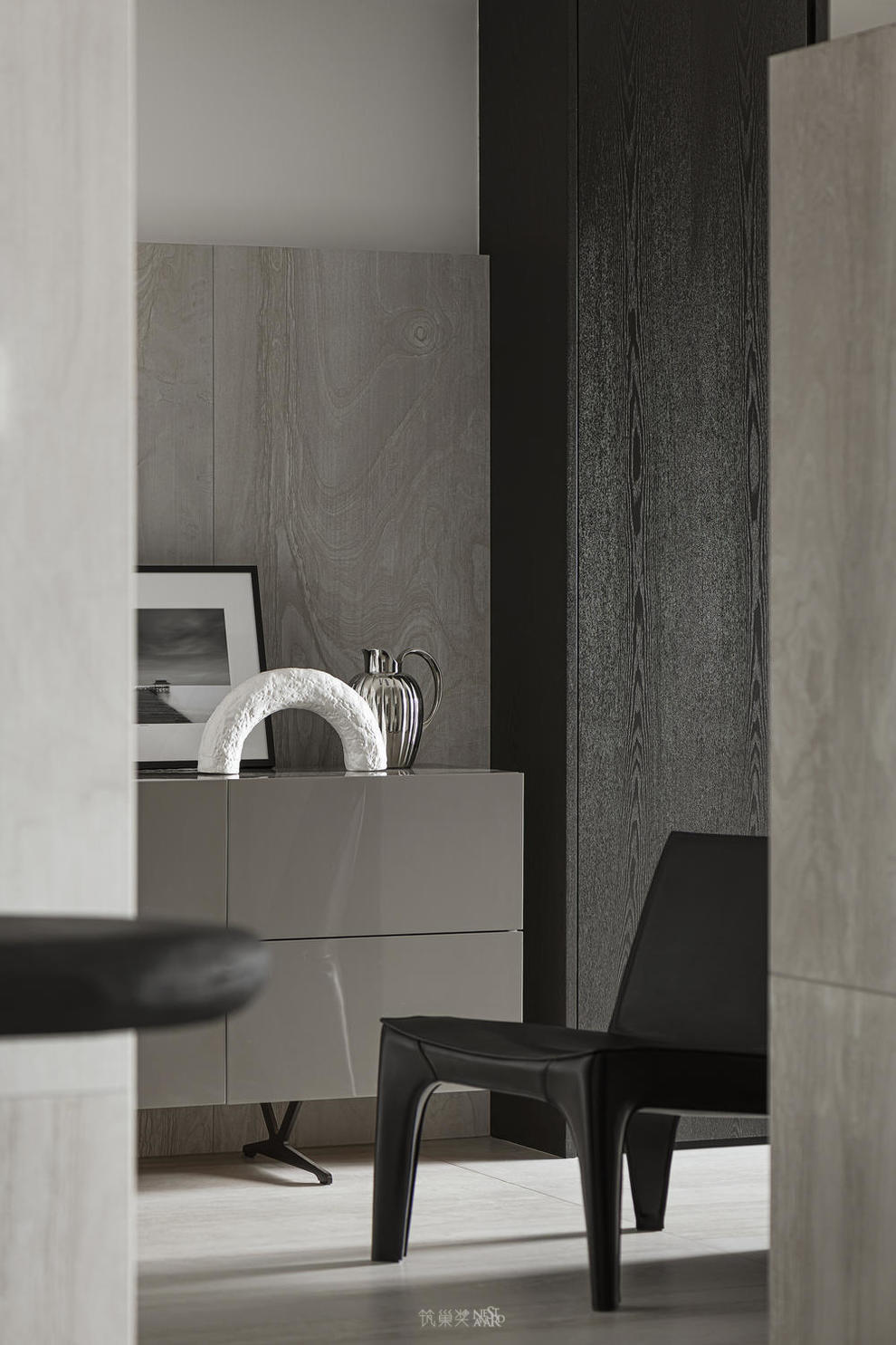 设计师梁彬：成都246㎡宁静致雅，黑与白交错空间