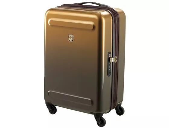 清凉一夏,让你痛快地在东荟城名店仓展开一场型格的购物狂欢之旅