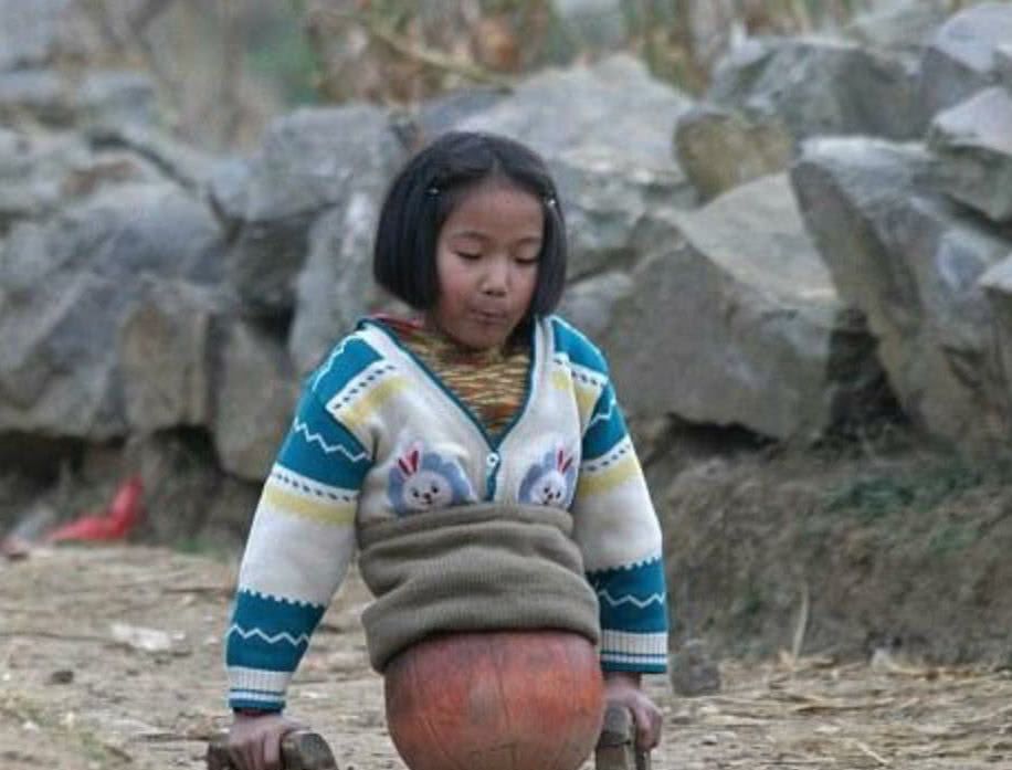 “篮球女孩”云南姑娘，4岁因车祸高位截肢，20年过去她怎么样了