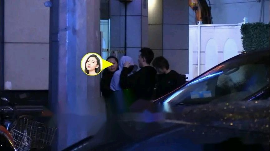 宋祖儿深夜醉酒乱踢路人,宋祖儿疑醉酒踢人是什么情况