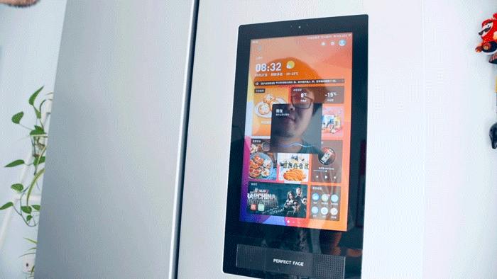 冰箱门内嵌触控屏，451L大空间，全屋家电互联，这款冰箱真秀