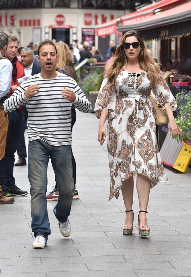 足球宝宝大变身,足球宝贝变装女生版