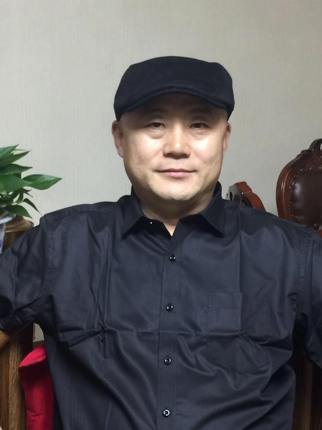 野草诗社理事会向全体诗友和关心、支持诗社的社会各界朋友拜年！