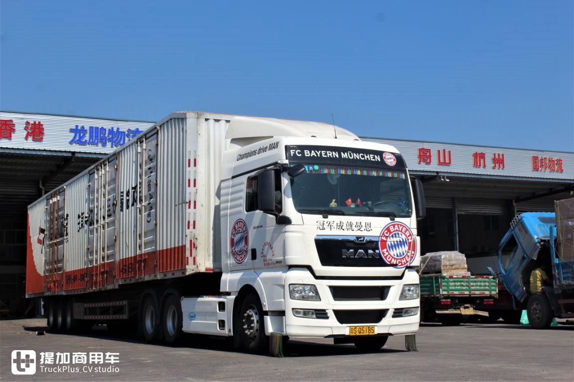 遇到一辆贴满“拜仁慕尼黑”球队元素的卡车，仔细一看竟大有来头