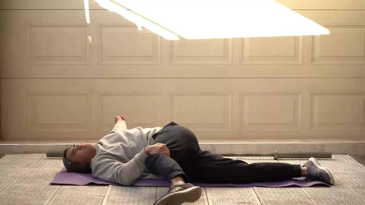 什么动作拉伸腰部,缓解腰部疼痛的拉伸