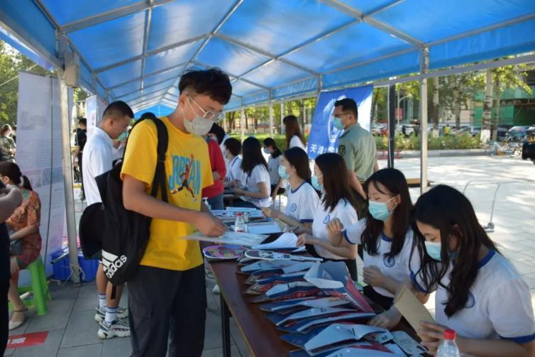 天津超级大学火了！占地3750亩，坐拥3大校区13个餐厅，装潢高级还有包间