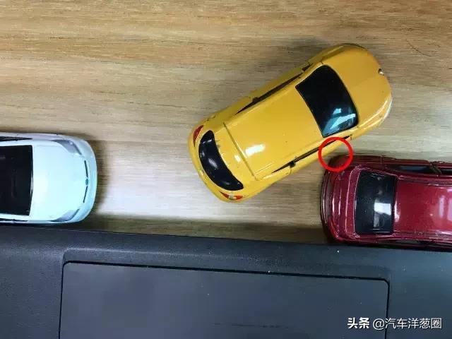 新手倒车入库总是歪的？停车不掌握好这几点，十年老司机都停不正