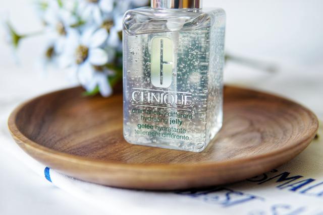 夏季面霜保湿不油腻退红不拔干,夏天清爽不油腻的面霜有哪些