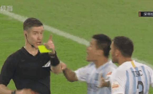 中超奇葩点球,中超15分钟2次巨大争议判罚