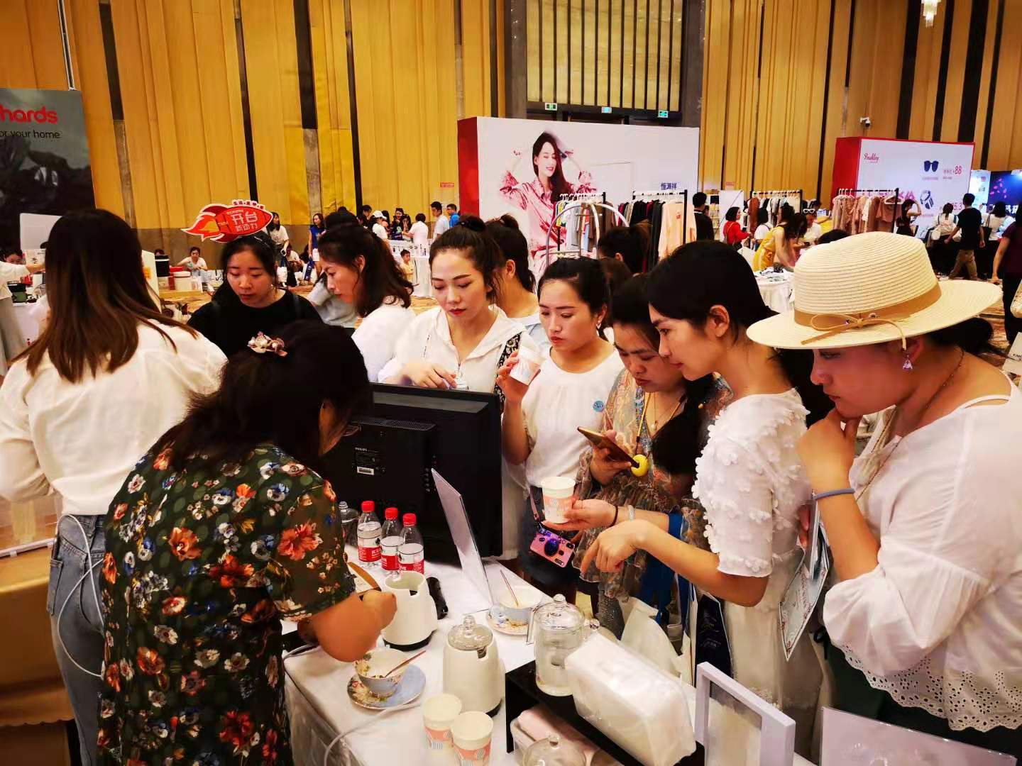 林瑞阳和他的新零售大会，恩宁堂燕窝备受时尚爱美女性追捧