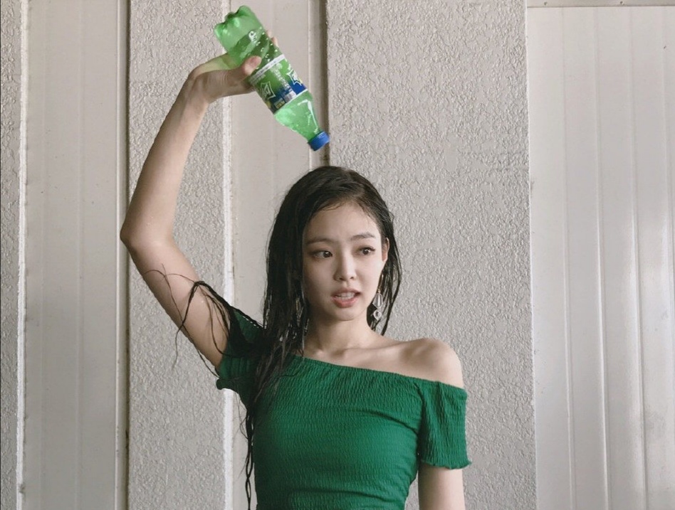 洗头用热水还是冷水有利于长头发,头发白夏天可以用凉水洗头吗