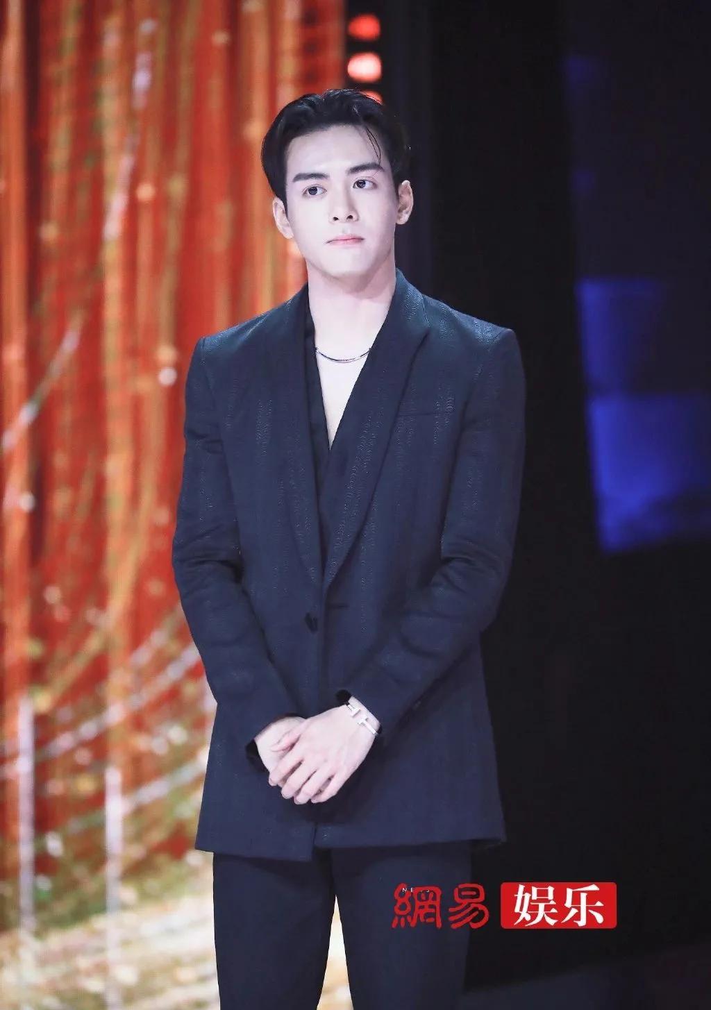 还这么年轻，这神颜小花神颜小生怎么越长越残了…