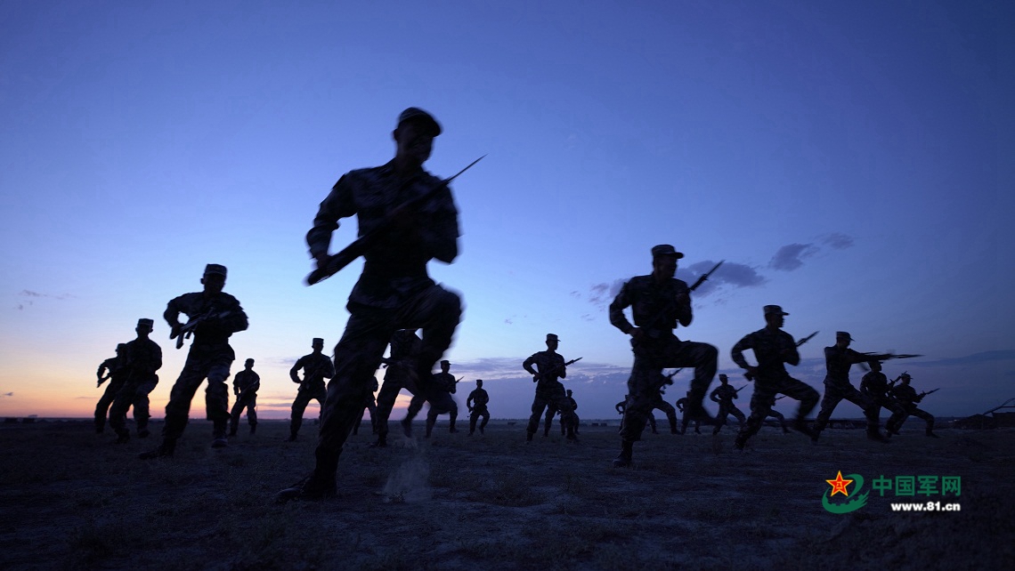 关于军人的唯美诗词,赞美军人的十首诗词