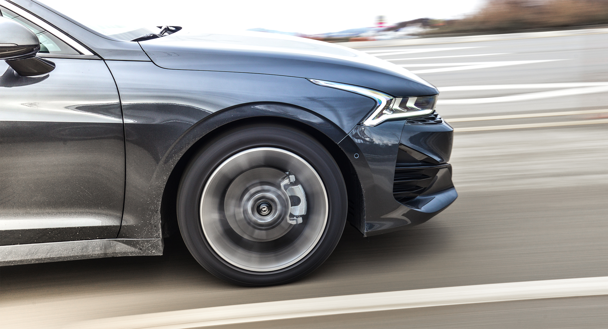 起亚k5是b级车吗,全新起亚k5高颜值运动帅气真香