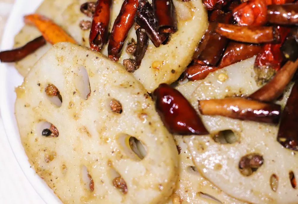 西双版纳告庄西双景星光夜市，为什么那么多人喜欢她？