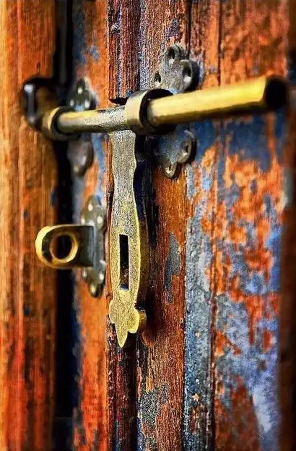 从前的锁好看钥匙也精美,从前的锁好看钥匙也精美什么意思