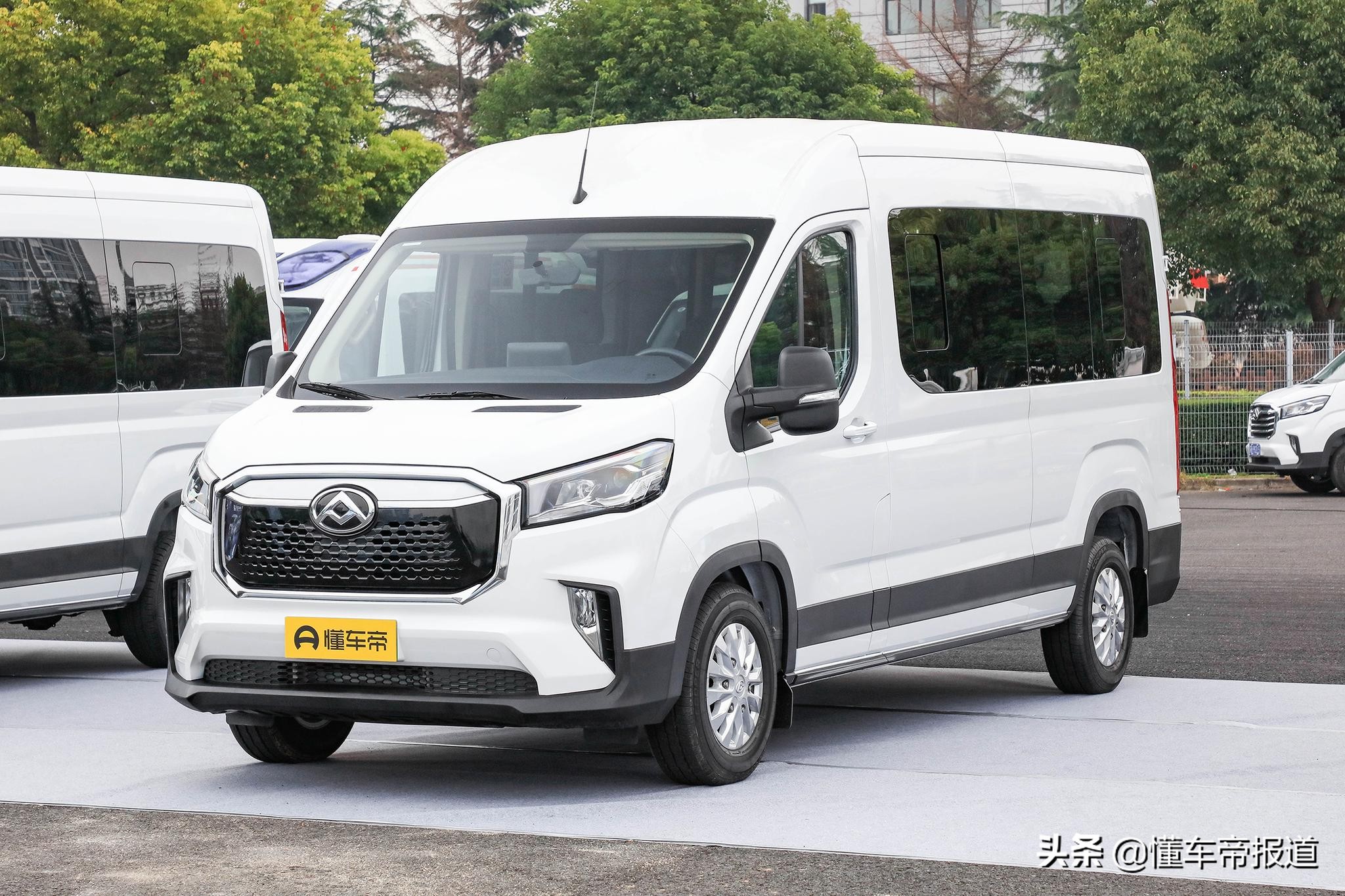 即将上市轻客10座,新车大通商务9座落地价