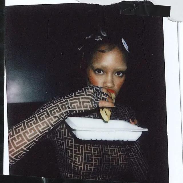 COS换logo引争议;北京SKP回应被投诉卖假货