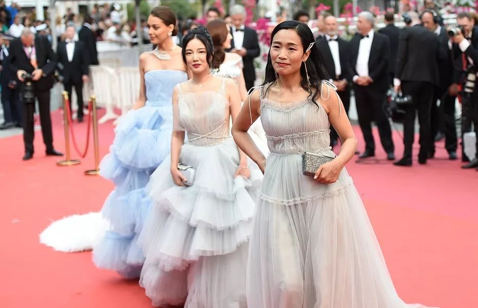 十八线网红戛纳红毯,十八线抖音网红