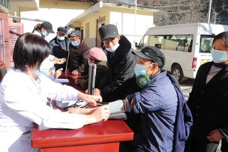 关爱义诊守护居民健康,关爱健康义诊暖人心