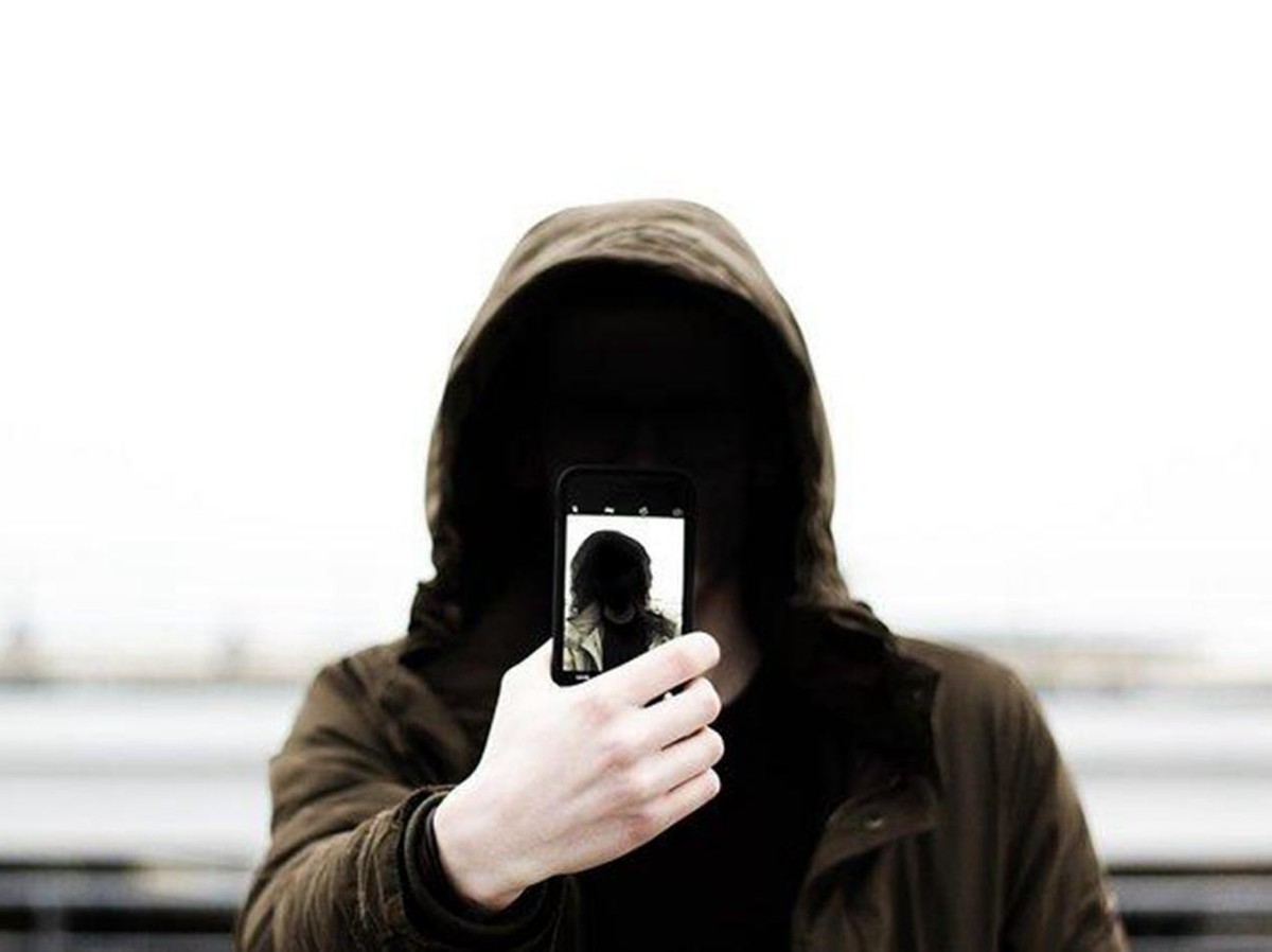 拾金不昧也是错？大学男生写英文失物招领，校友怒骂：崇洋媚外