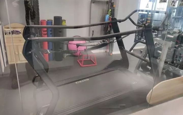 国内健身教练培训机,设备最全健身房