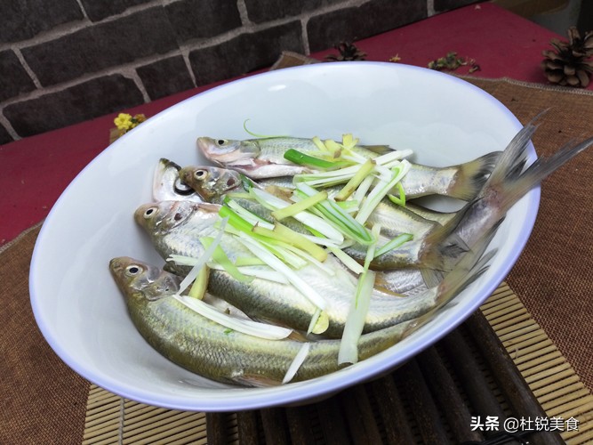 淡水鱼去腥最好方法,淡水鱼怎么腌不腥