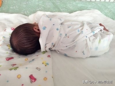 宝宝睡偏头矫正有妙招,睡偏头怎么矫正