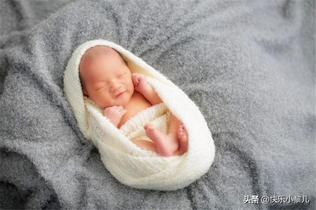 新生儿在月子里能把尿吗,新生儿在月子可以喝水吗