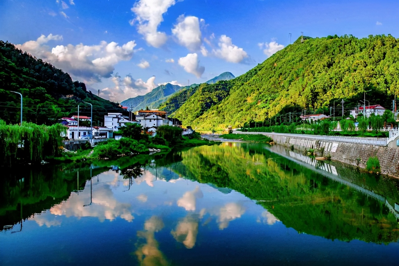 陕西一个月纯收入一万算很穷吗,陕西一个县3辆出租车