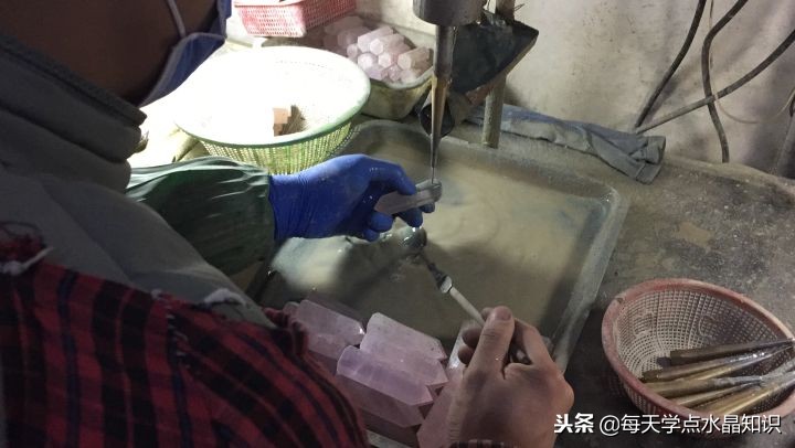 水晶加工全过程吊坠,水晶原石加工全过程