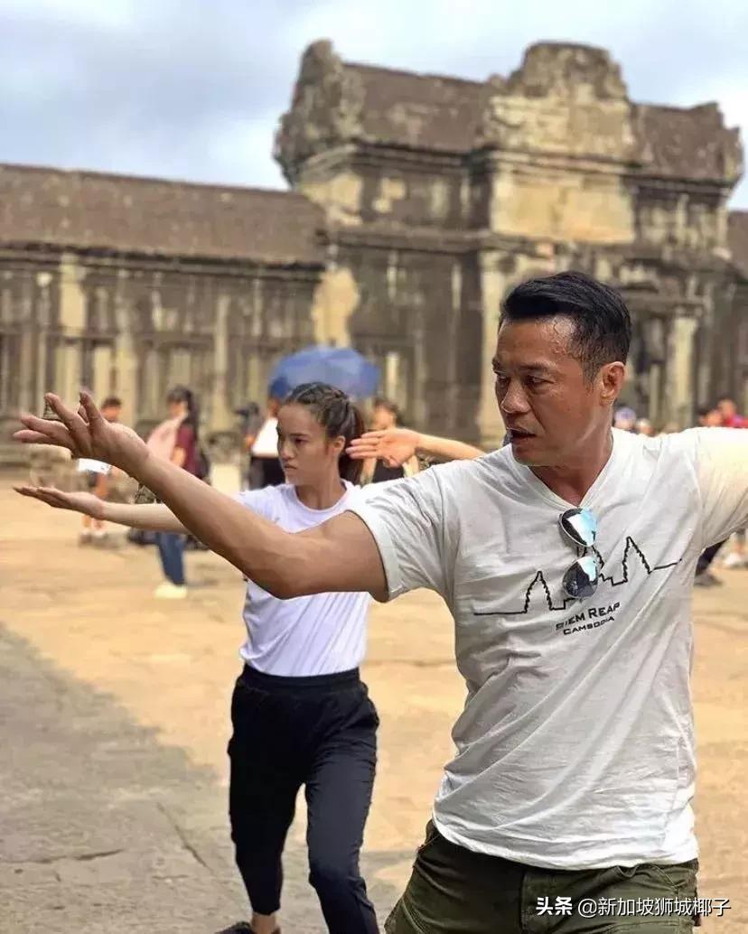 新加坡星二代被微博网友骂哭了...