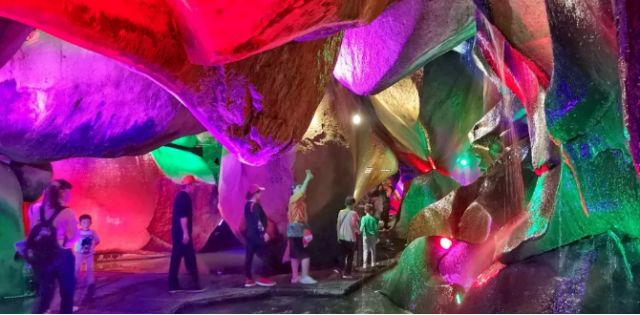 羞羞的铁拳泳池取景,潮州绿岛山庄景区