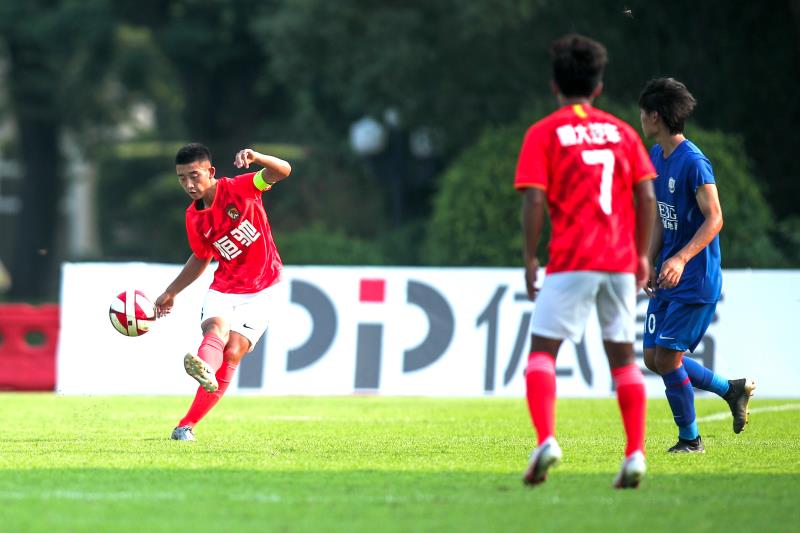 1个月连夺10个年龄段赛事冠军，恒大小将们梦想踏上中超赛场