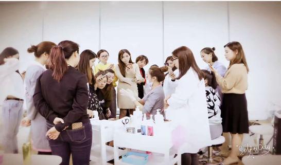 女生23岁自己创业赚了第一个100万,白手起家35岁挣到100万优秀吗