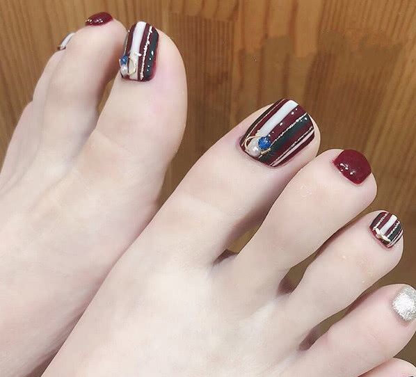 给脚丫做的美甲,如何给脚丫子美甲