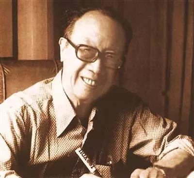 教师节特辑｜十位名家笔下的老师，你还记得你曾经的老师么？