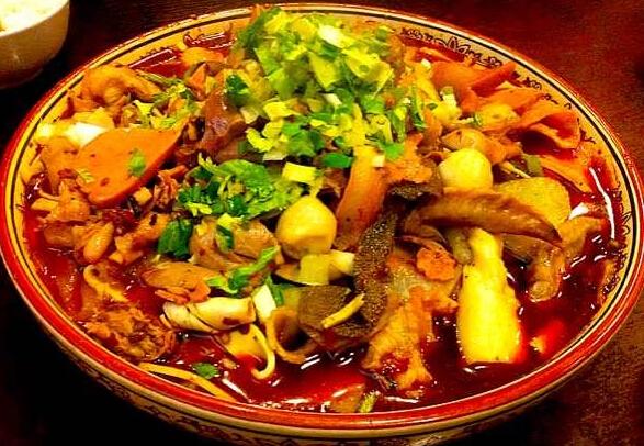 一个人的火锅就是冒菜,冒菜是一个人也可以吃的火锅