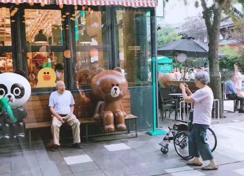 孟美岐同款LineFriends联名：布朗熊和可妮兔CP，“大朋友”也很爱