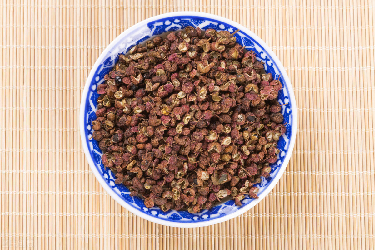 花椒煮水对荨麻疹有疗效吗,苎麻煮水喝可以治荨麻疹吗