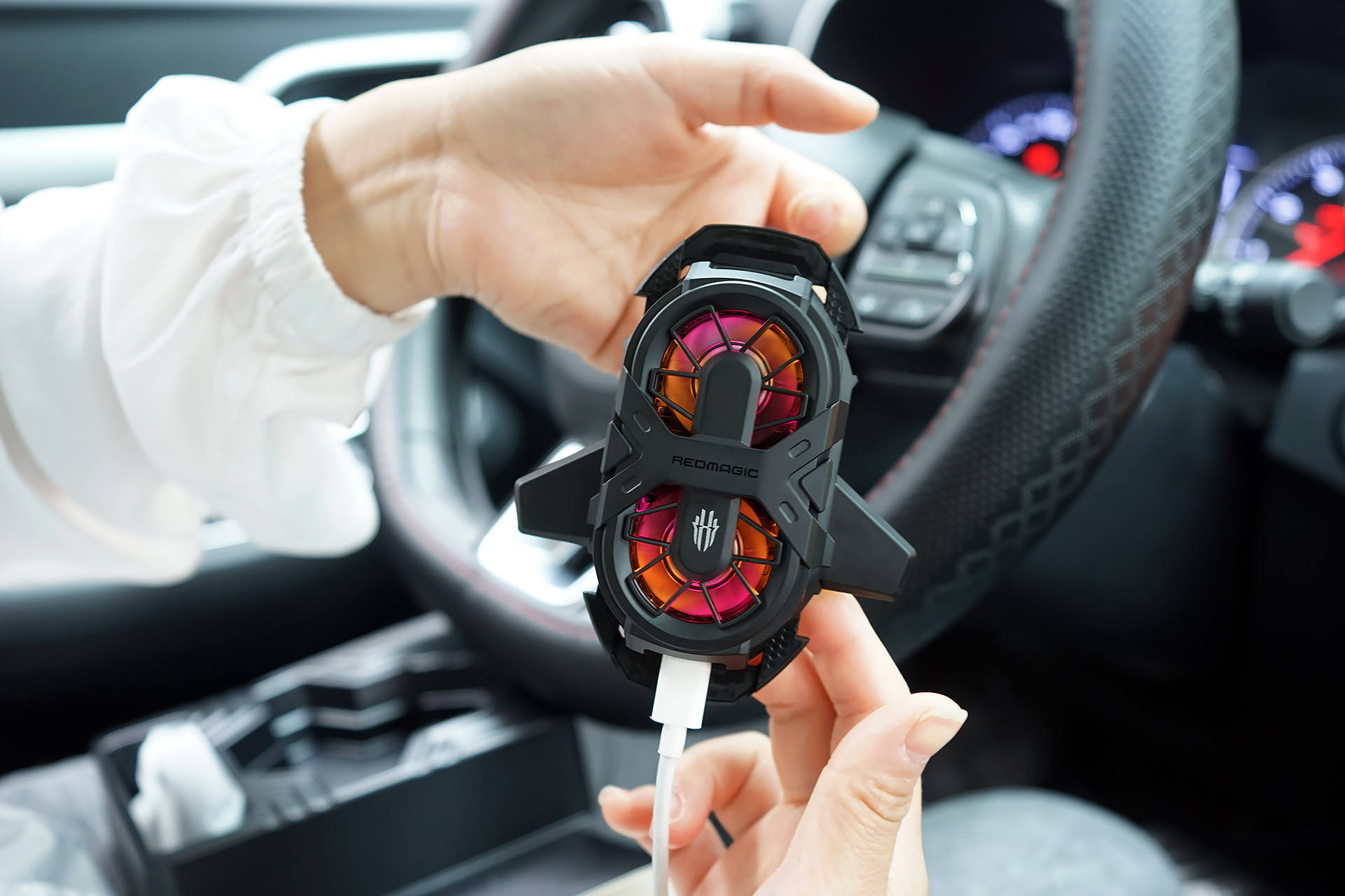 红魔双液冷散热,红魔散热背夹双核通用版测评