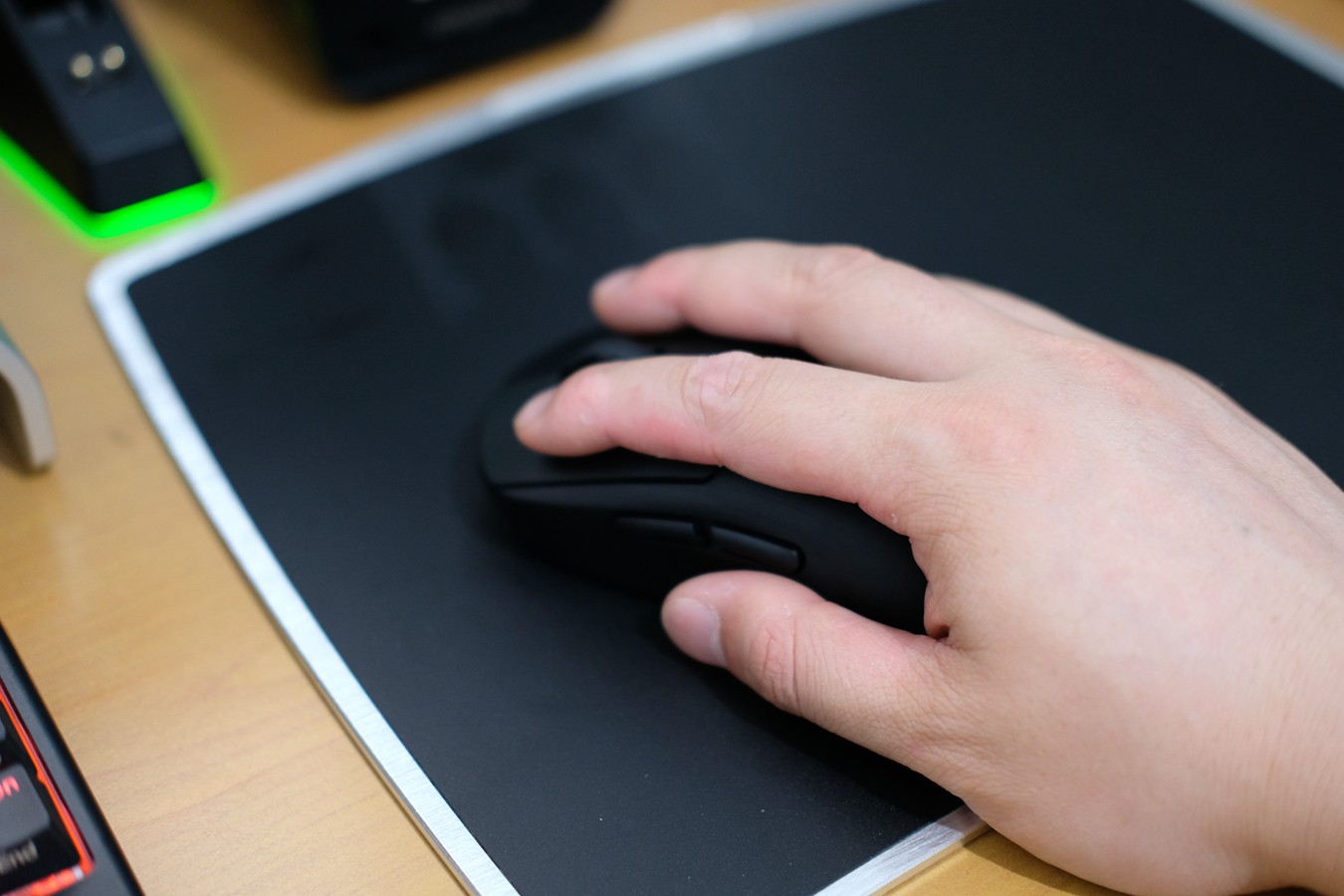 罗技gpw鼠标咋样,罗技gpw一代和普通罗技鼠标的区别