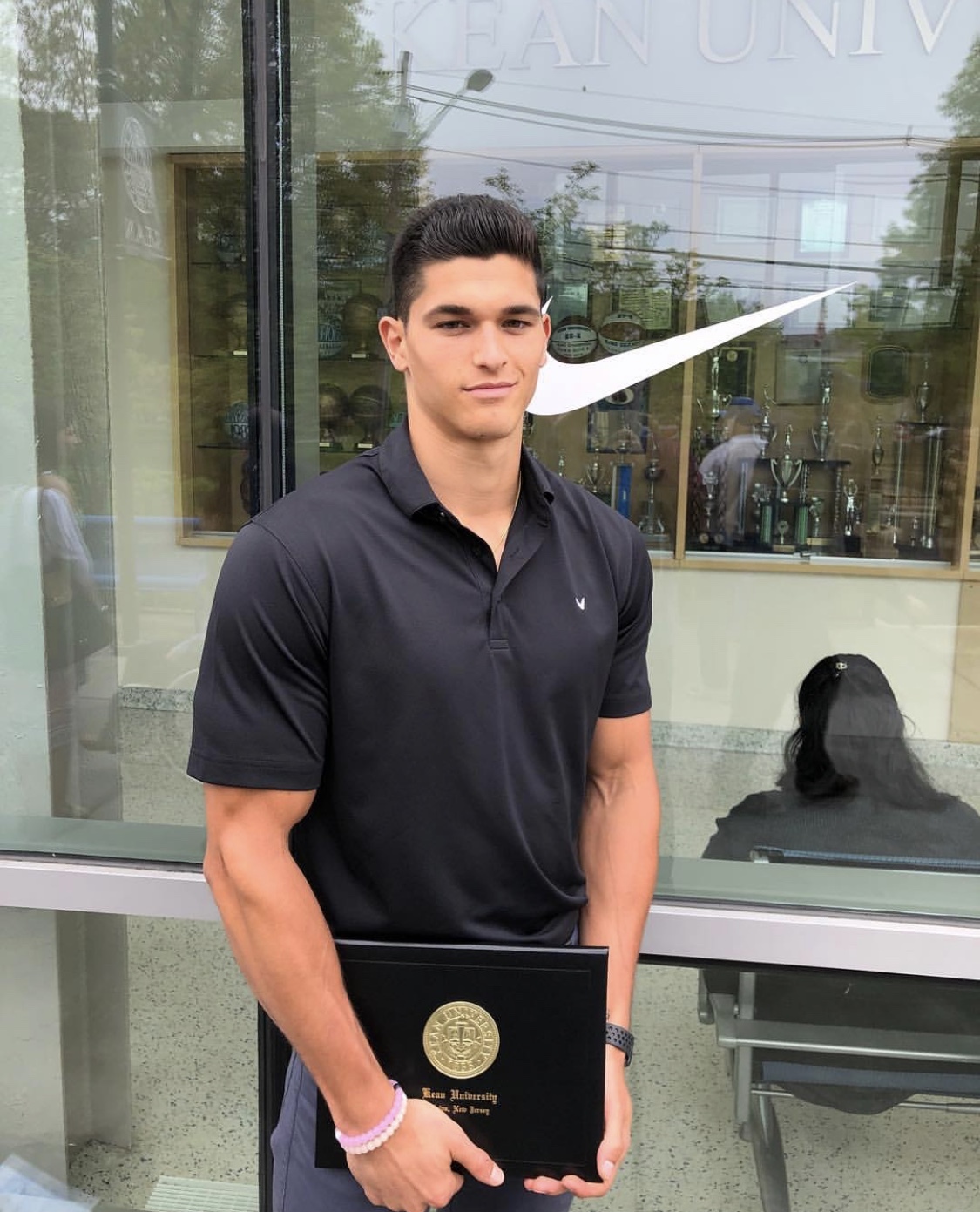 完成学业重新复出，黄金比例的小狼男模狗能否通过时尚的重新洗牌