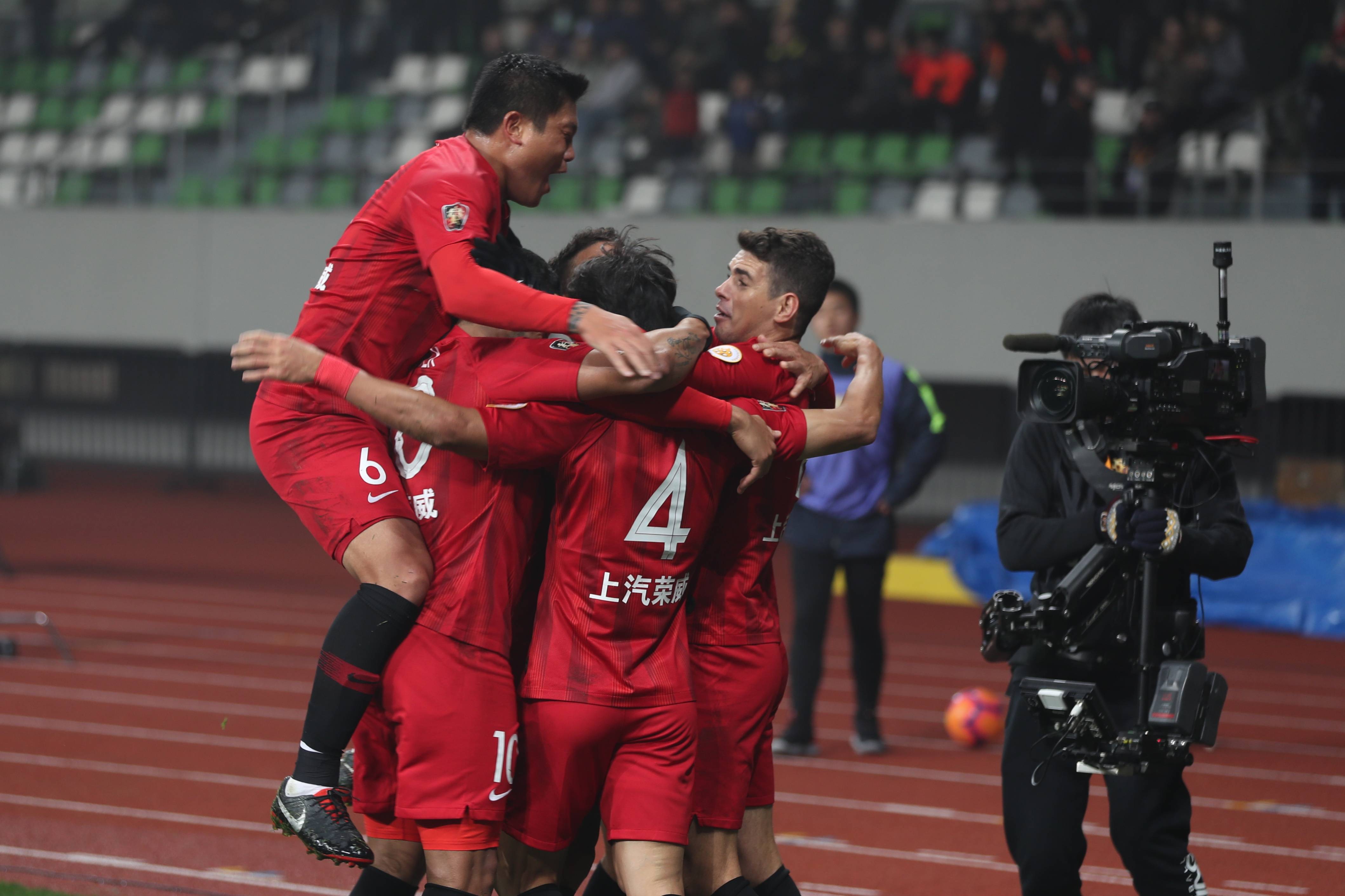 2018上港夺冠庆祝,2019赛季上港夺超级杯