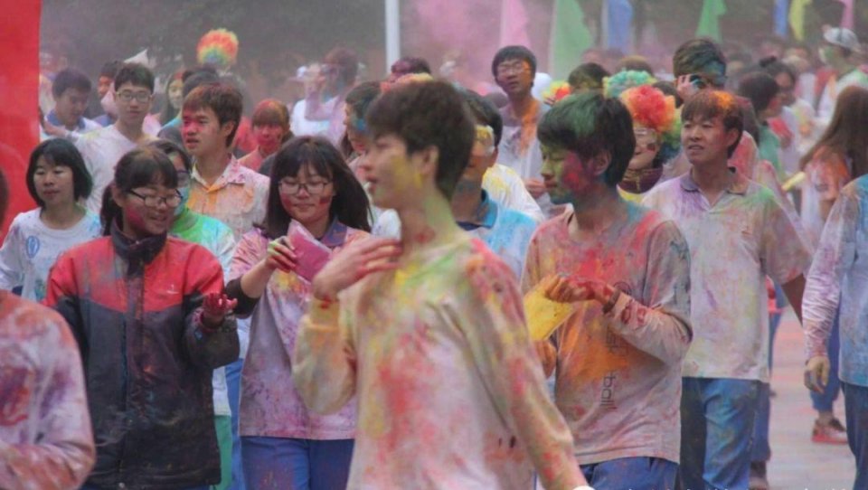 这所大学城里的高中,到底有多牛?