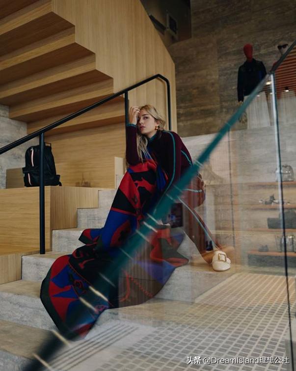 街拍白色乐福鞋,达妹街拍图文